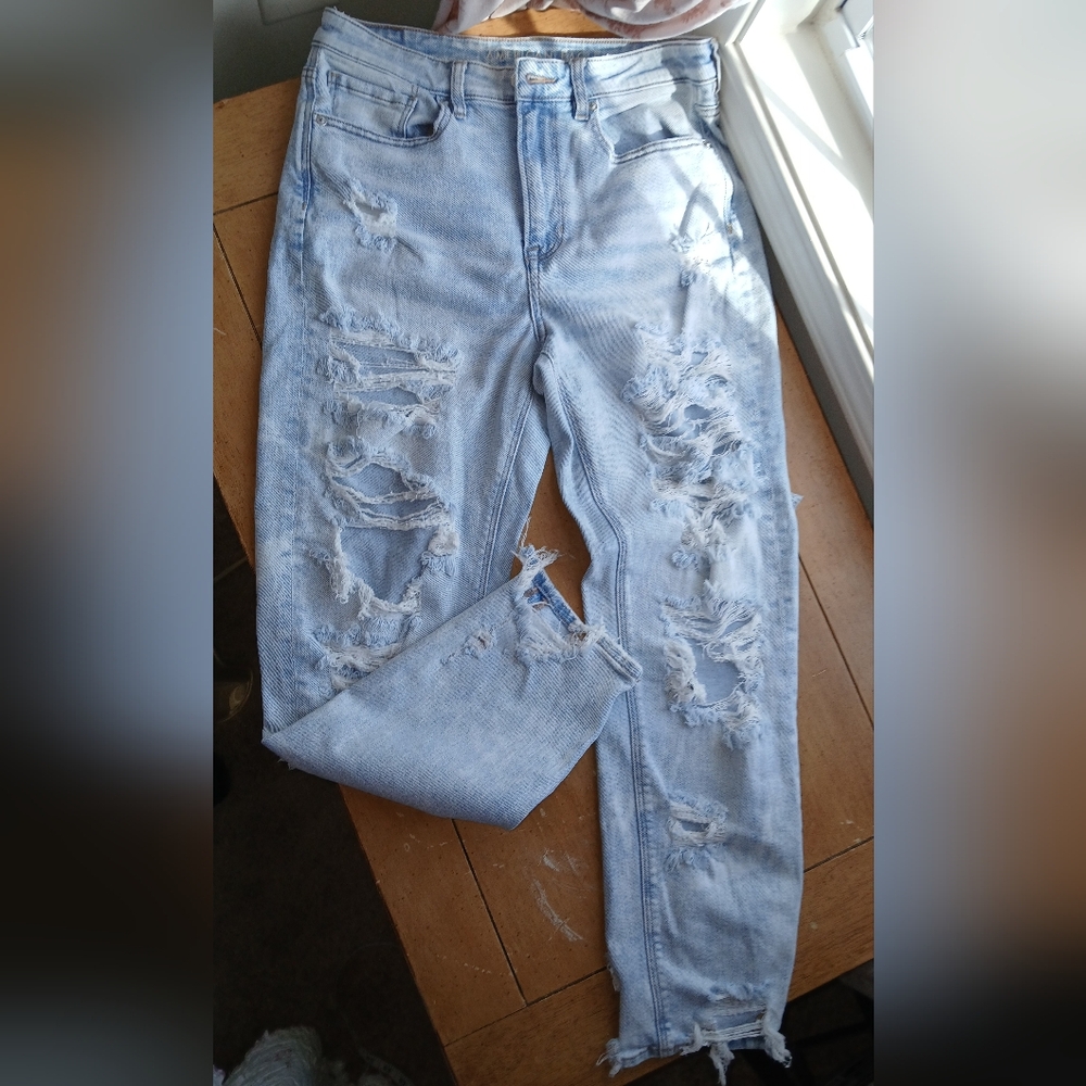 American Eagle Outfitters Light Blue Distressed Mom Jeans